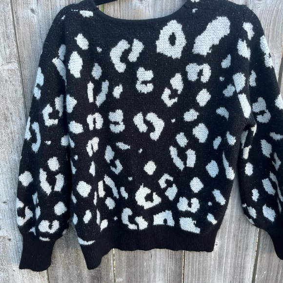 Leopard Print Sweater - Picture 3 of 4